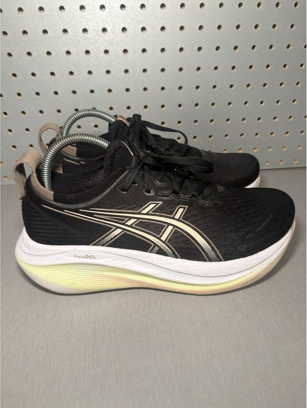 ASICS Gel Nimbus 27 Running Shoes Womens Sz US 9 Black Gold Tan Yellow Sneakers